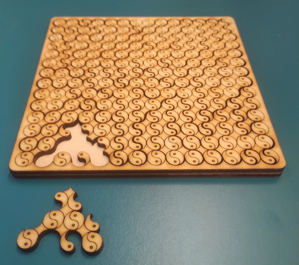 Fraktální puzzle Yin a Yang