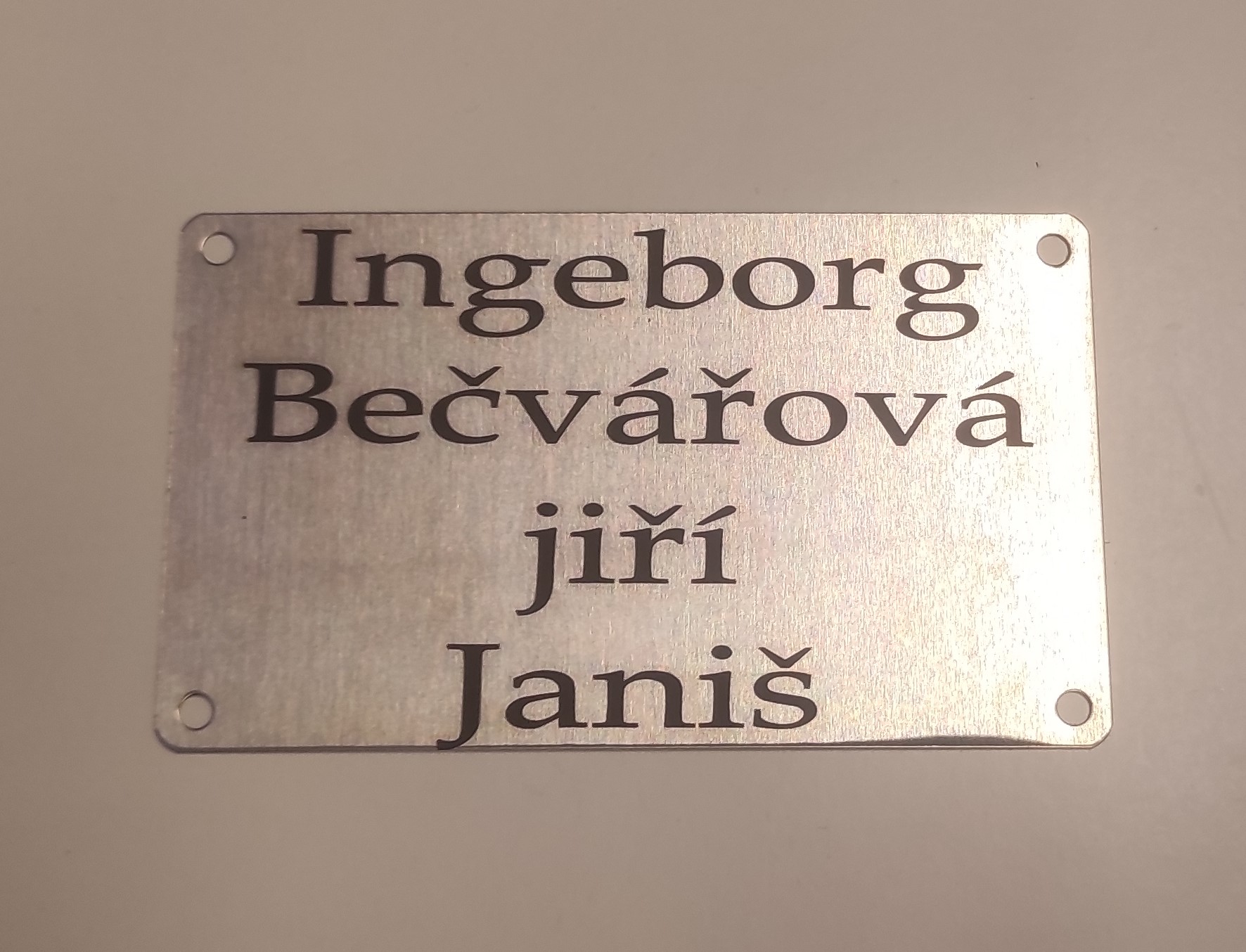 jmenovka nerez